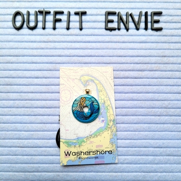 Mermaid Necklace Pendant 🐚🧜‍♀️🌊 - Picture 6 of 7